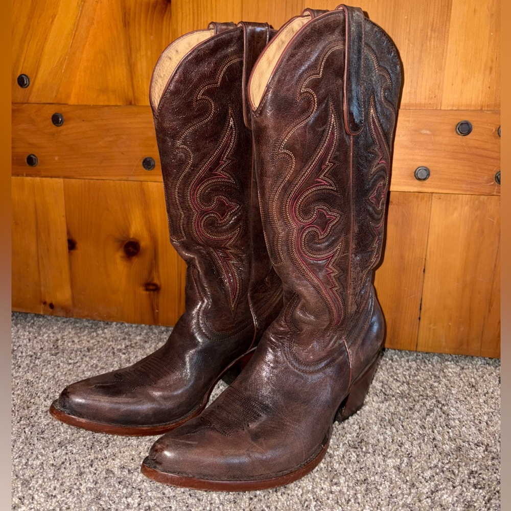 Idyllwind Brown Boots with red, brown, and tan stitching